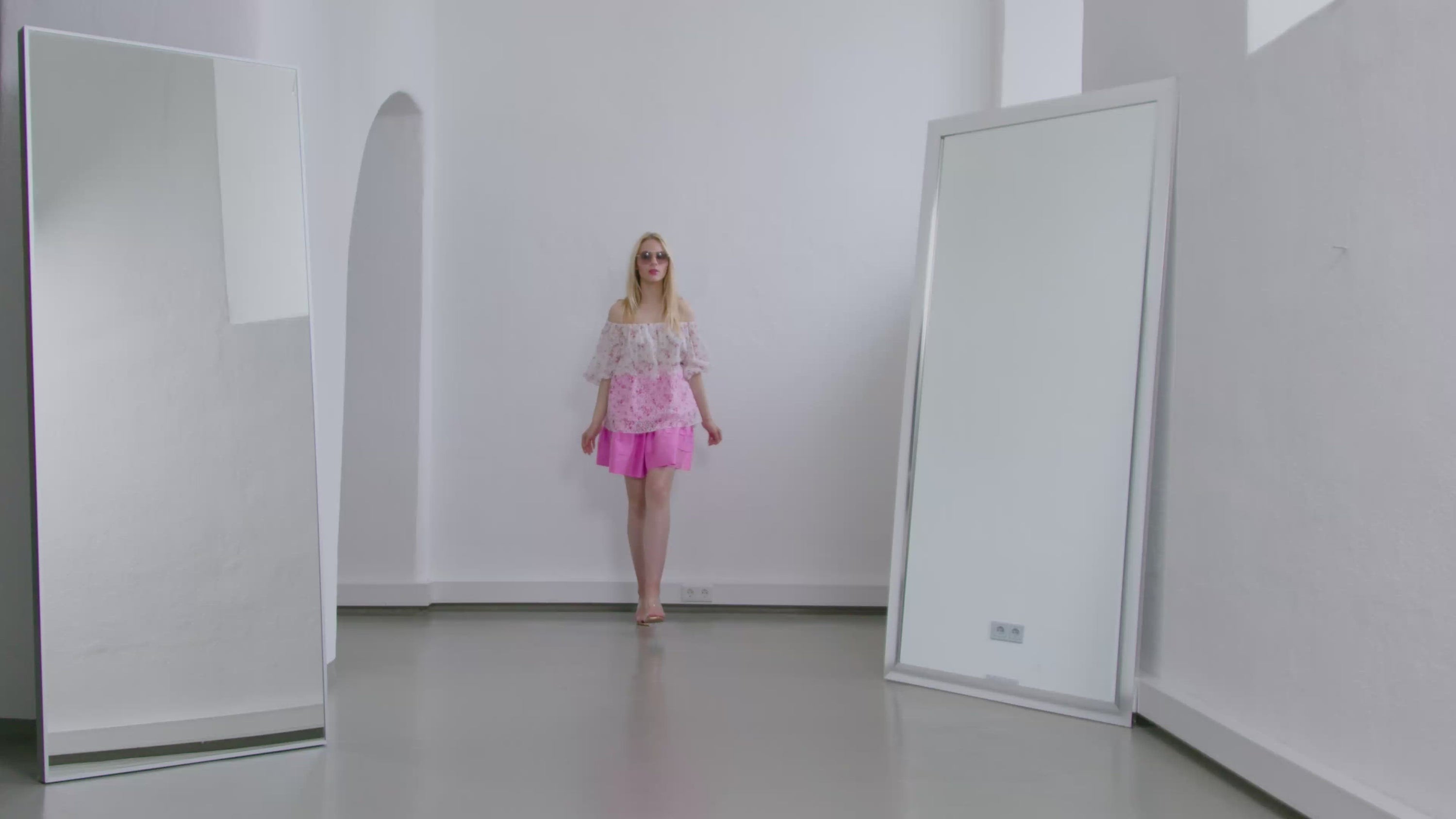 Carmenbluse mit weiter Passform, lockeres Design und auffällige Optik durch das Devoree Gewebes